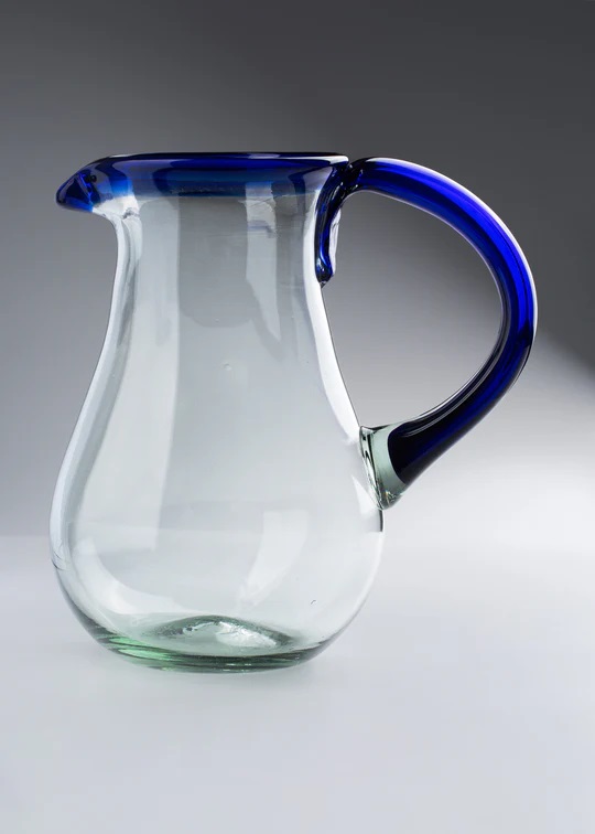 Jarra de Vidrio Soplado con Asa Azul Cobalto